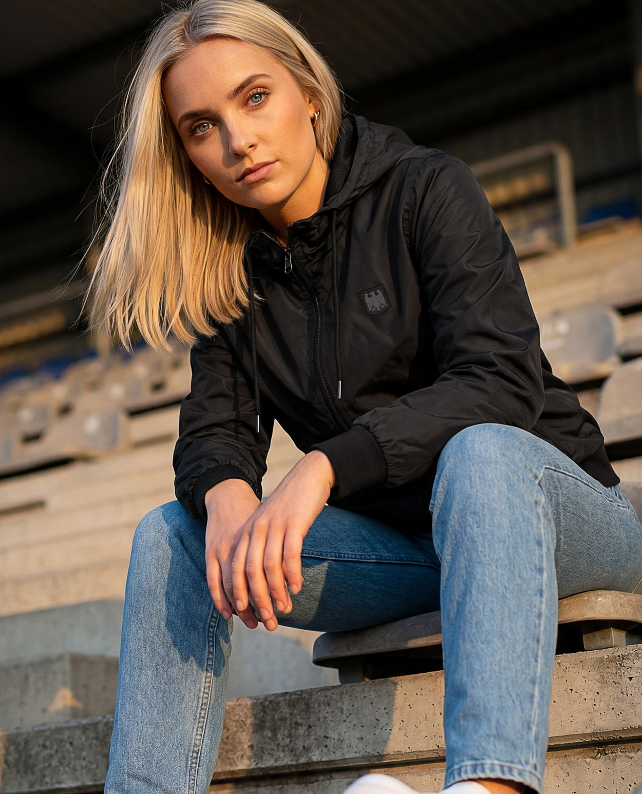 Frauen Windrunner "Adler" All-Black